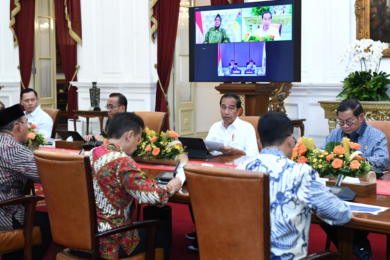 Presiden Jokowi Instruksikan Jajaran Terkait Penanganan Pengungsi Akibat Erupsi Gunung Ruang