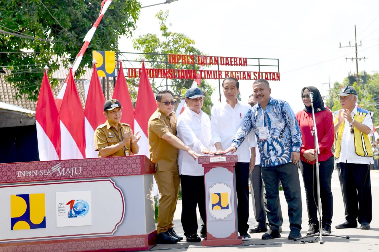 Presiden Jokowi Resmikan Inpres Jalan Daerah Provinsi Jawa Timur Bagian Selatan