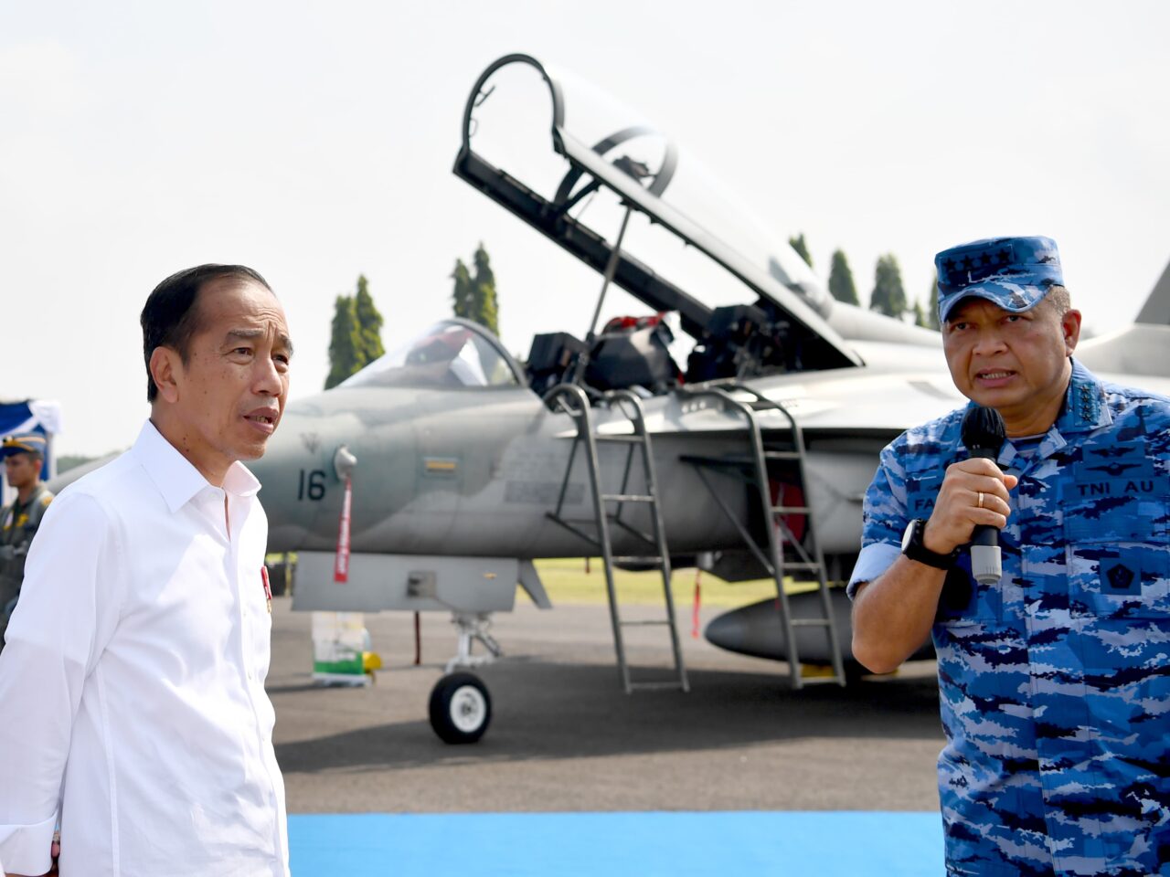 Presiden Jokowi Tinjau Kesiapan Alutsista di Pangkalan TNI AU Iswahjudi