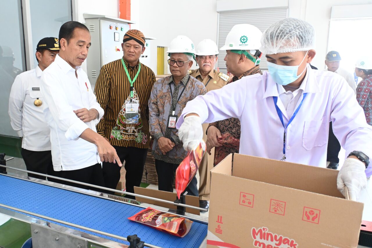 Presiden Jokowi Resmikan Pabrik Percontohan Minyak Makan Merah Pertama di Indonesia