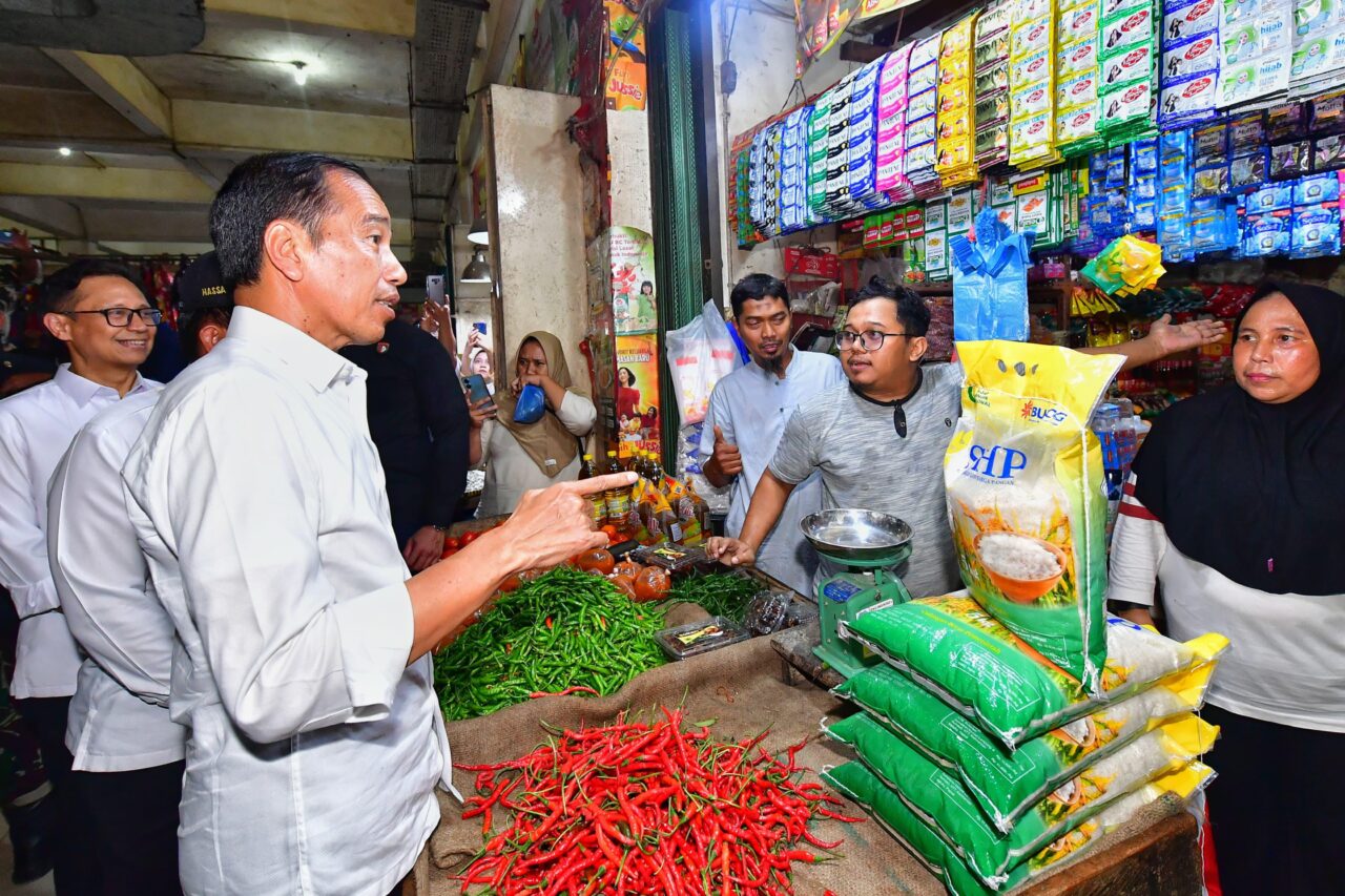 Kunjungi Pasar Gelugur Rantauprapat, Presiden Jokowi Cek Stabilitas Harga Pangan